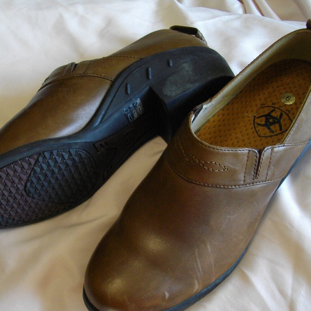 Women's Ariat Sport Clog, light brown, size 9B.